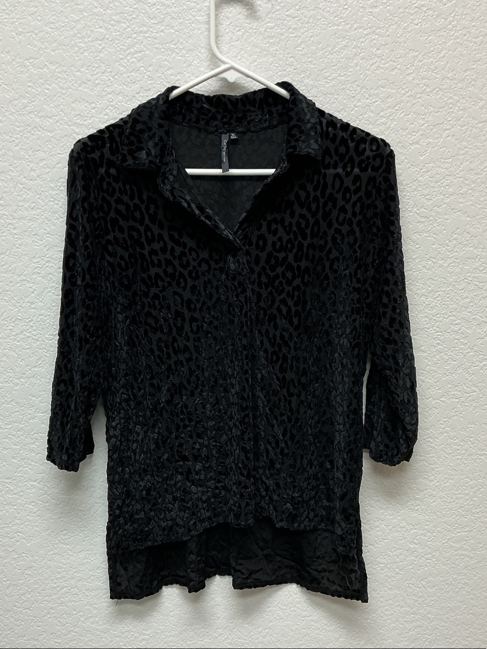 Cathy Daniels Black Velvet Leopard-Print Collared Blouse